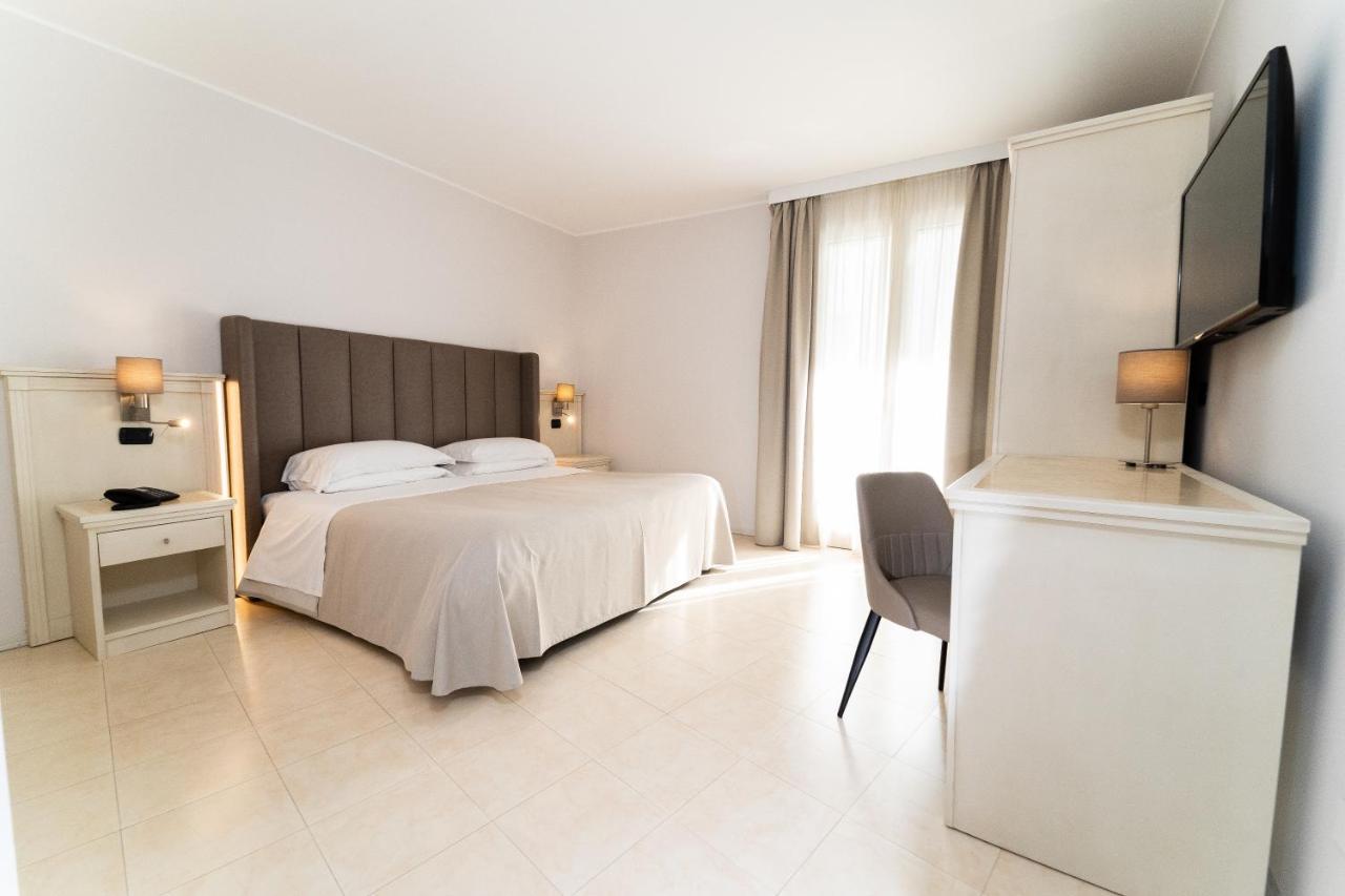 Hotel Falli Porto Cesareo Bagian luar foto