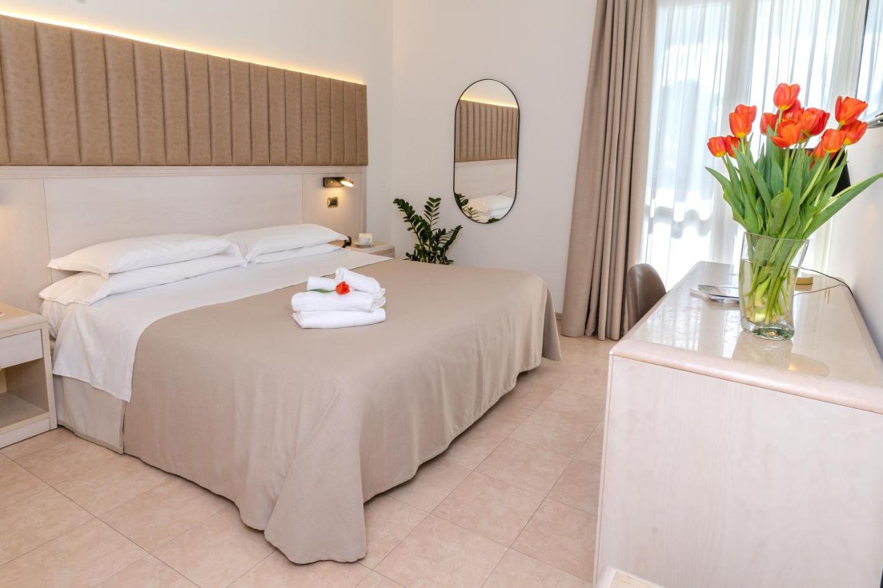 Hotel Falli Porto Cesareo Bagian luar foto